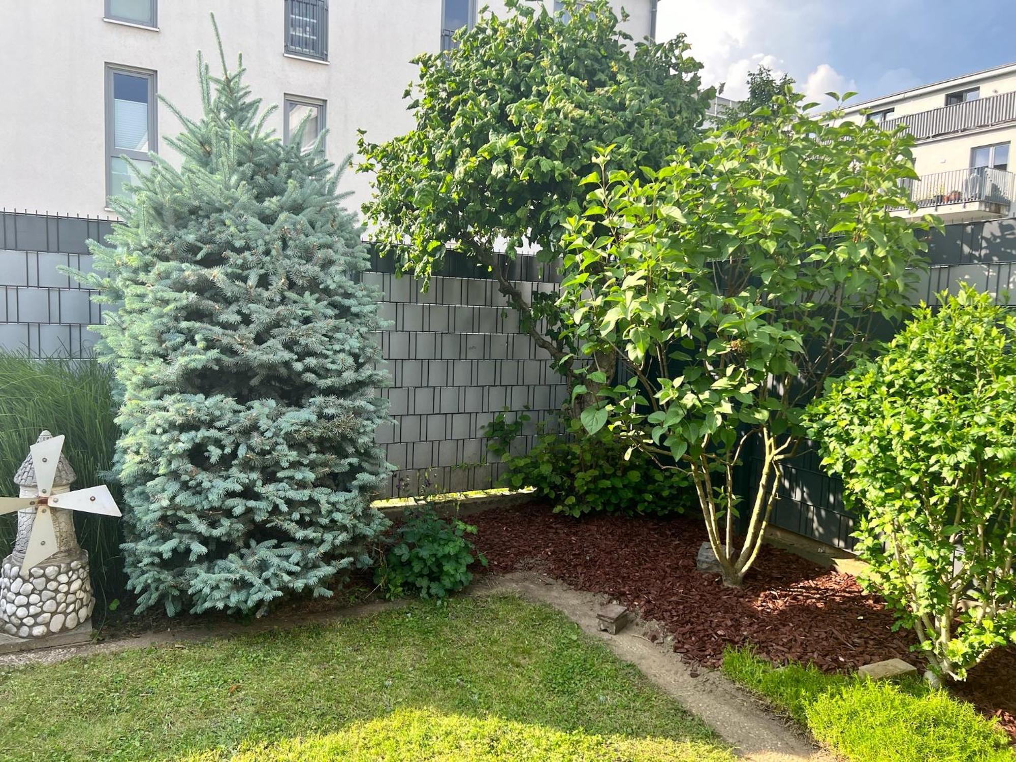 Mit Garten *